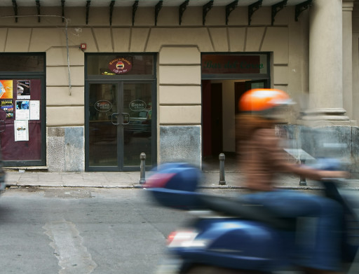 Cartel de la exposición en el corso Vittorio Emanuele, Palermo